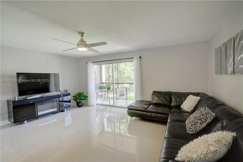 Picture of 7000 Nova Dr # 204E, Davie FL 33317