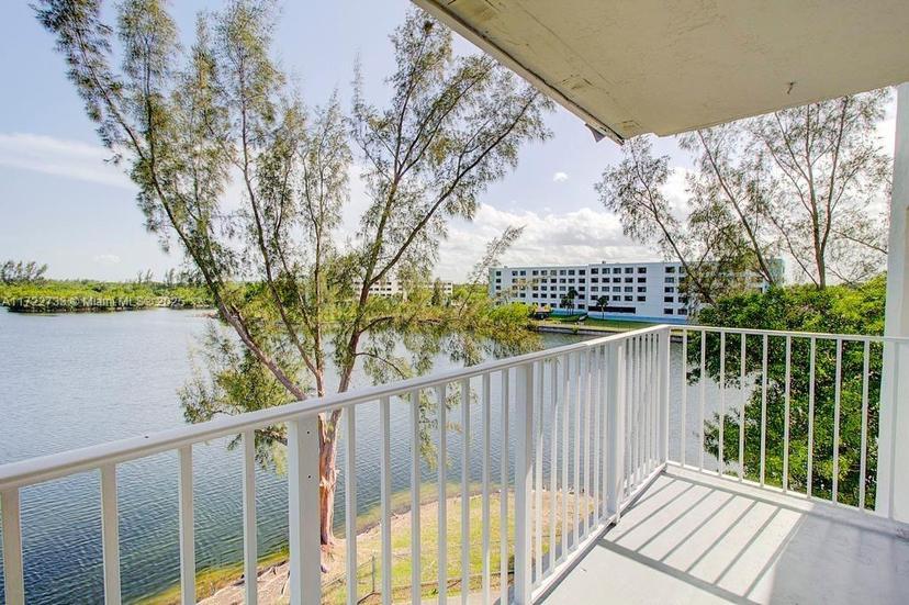 Picture of 8240 Sw 210 Th # 320, Cutler Bay FL 33189