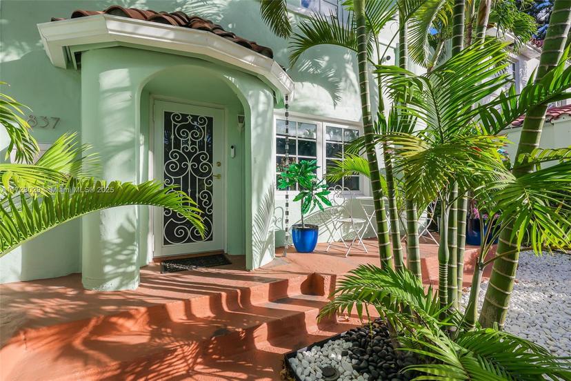 Picture of 837 Espanola Way, Miami Beach FL 33139