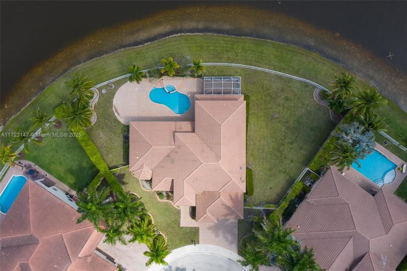 Picture of 934 Gulfstream Ct, Weston FL 33327