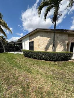 Picture of 12135 Bird Rd, Miami, FL 33175