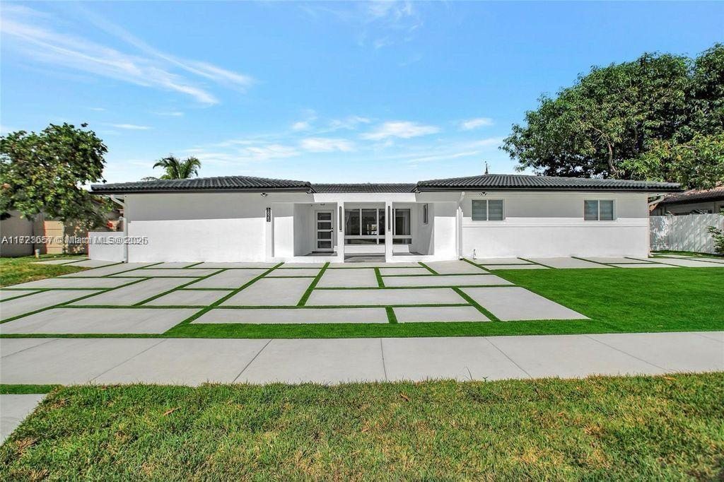 Picture of 430 Tamarind Dr, Hallandale Beach, FL 33009