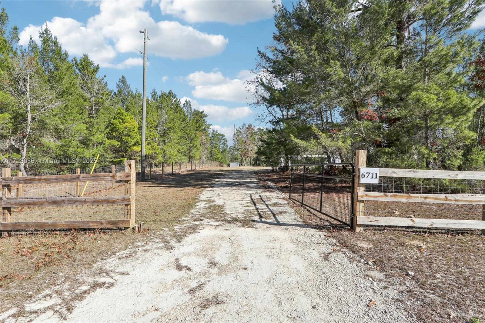 Picture of 6711 Little Rain Lake Rd, Other City - In The State Of Florida, FL 32656