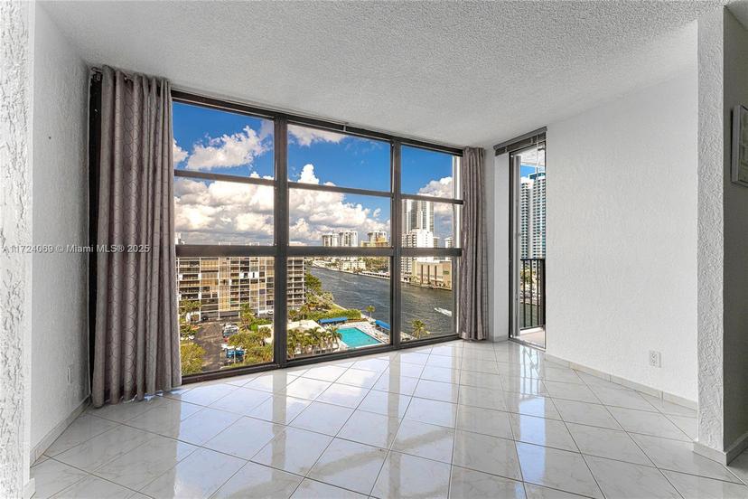 Picture of 400 Leslie Dr # 1117, Hallandale Beach FL 33009