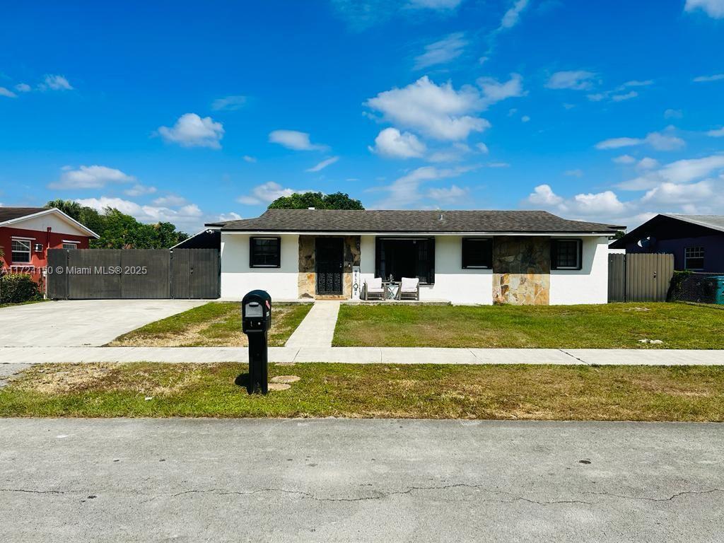 Picture of 3763 NW 204Th St, Miami Gardens, FL 33055