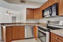 Picture of 8891 Wiles Rd # 102, Coral Springs, FL 33067