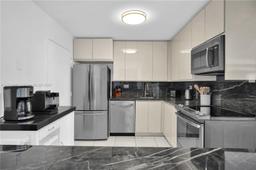 Picture of 5555 Collins Ave # 9H, Miami Beach, FL 33140