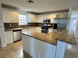 Picture of 106 Gables Blvd, Weston, FL 33326