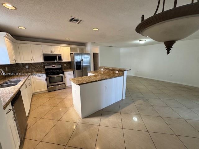 Picture of 106 Gables Blvd, Weston FL 33326