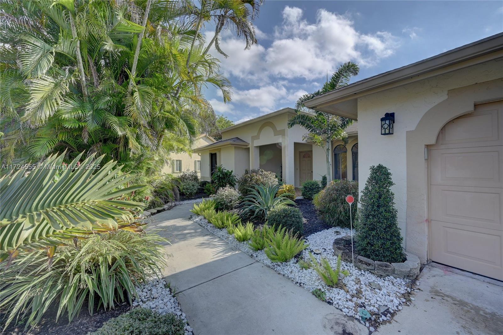 Picture of 2530 Riviera Dr, Delray Beach, FL 33445