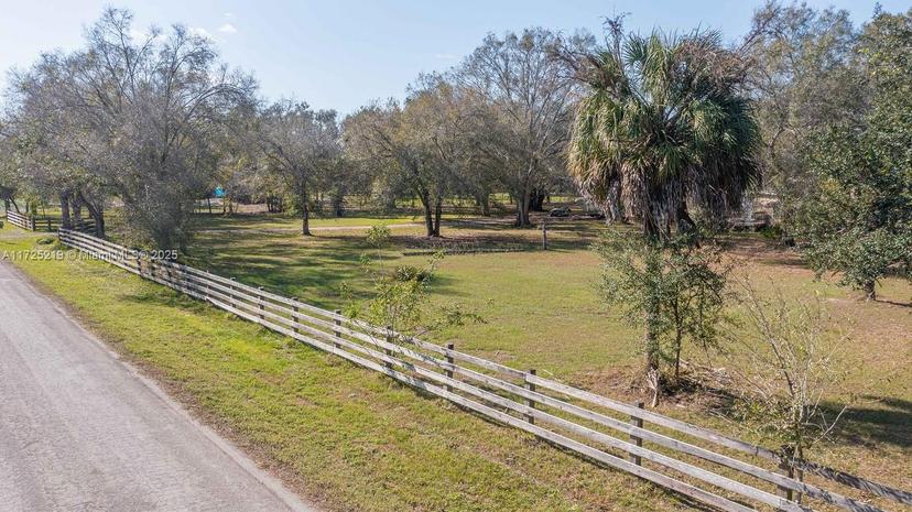 Picture of 2426 2400 Phillips Road, La Belle FL 33935