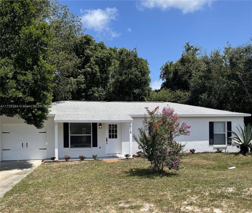 Picture of 715 W Ludlum Dr, Deltona FL 32725