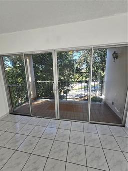 Picture of 8897 Fontainebleau Blvd # 302, Miami, FL 33172