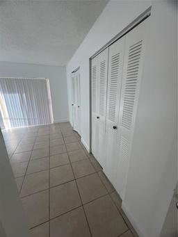 Picture of 18101 NW 68Th Ave # B106, Hialeah, FL 33015