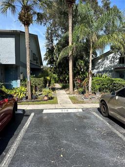 Picture of 2709 S Oakland Forest Dr # 104, Oakland Park, FL 33309