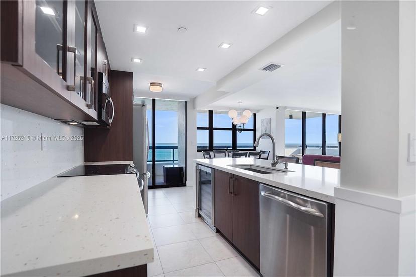 Picture of 2555 Collins Ave # 1411, Miami Beach FL 33140