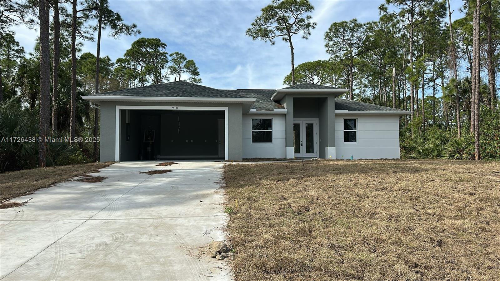 Picture of 910 Emerald St, La Belle, FL 33935