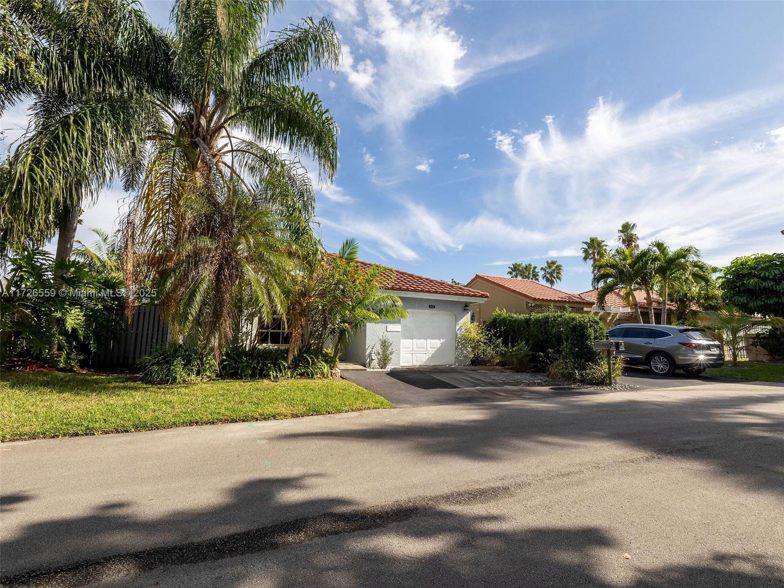 Picture of 1225 Seagrape Cir, Weston, FL 33326