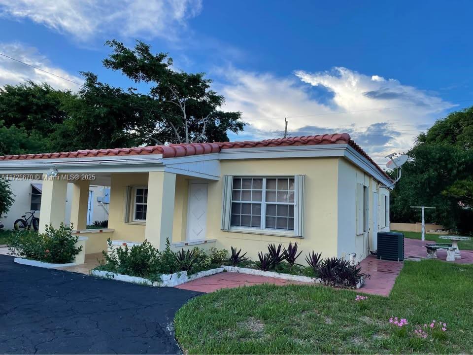 Picture of 1223 NE 181St St, North Miami Beach, FL 33162