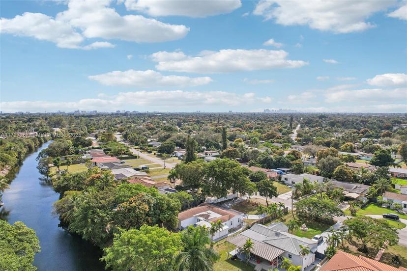 Picture of 299 S Biscayne River Dr, Miami FL 33169