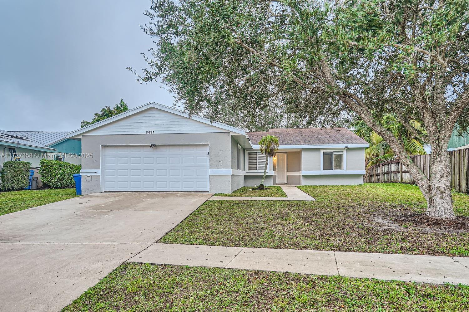 Picture of 10897 Grandview Ct, Royal Palm Beach, FL 33411