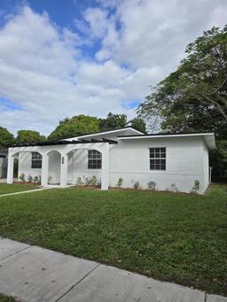 Picture of 13725 NW 4Th Ct, North Miami, FL 33168