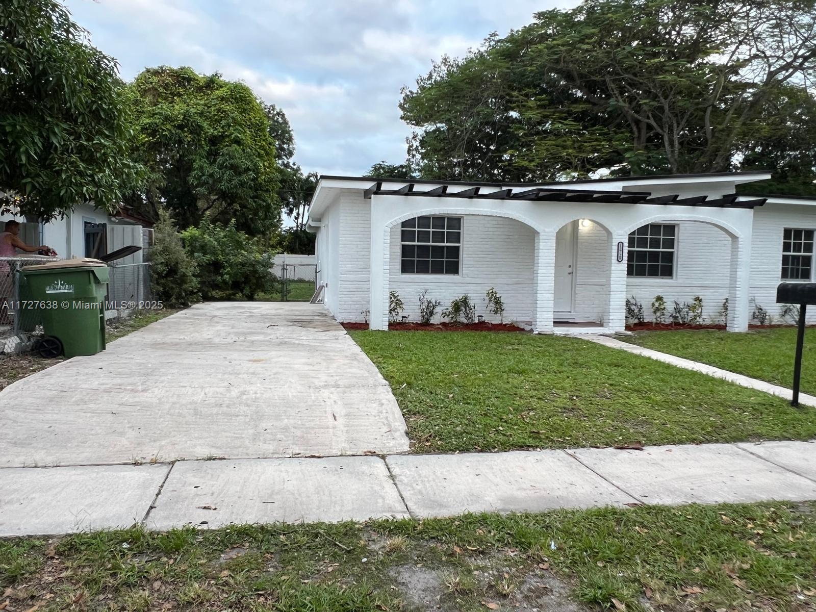 Picture of 13725 NW 4Th Ct, North Miami, FL 33168