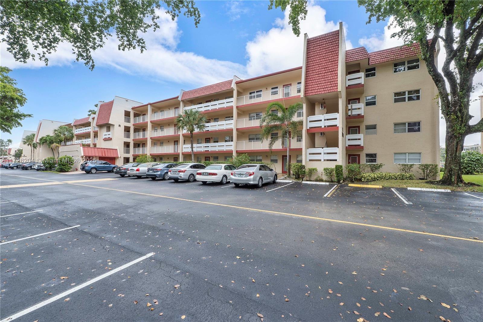 Picture of 1030 Country Club Dr # 407, Margate, FL 33063