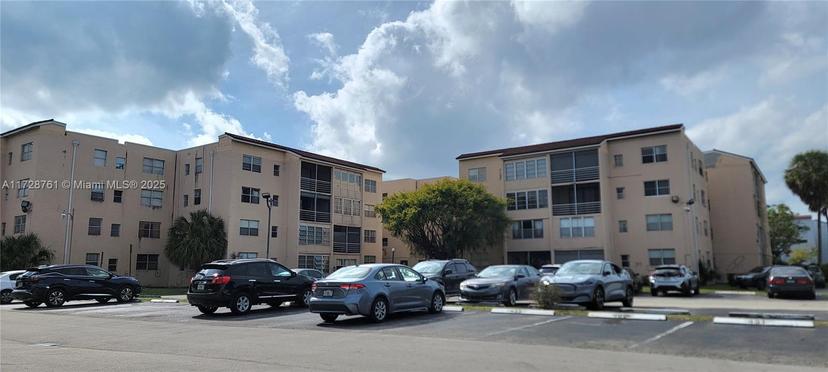 Picture of 2840 Somerset Dr # 318M, Lauderdale Lakes FL 33311