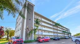 Picture of 4800 Hillcrest Ln # 301, Hollywood, FL 33021