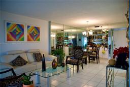 Picture of 4001 Hillcrest Dr # 812, Hollywood, FL 33021