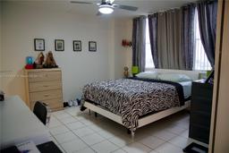 Picture of 4001 Hillcrest Dr # 812, Hollywood, FL 33021