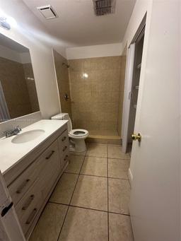 Picture of 18342 NW 68Th Ave # I, Hialeah, FL 33015