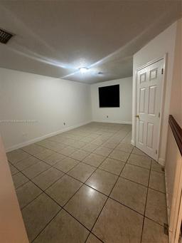 Picture of 18342 NW 68Th Ave # I, Hialeah, FL 33015