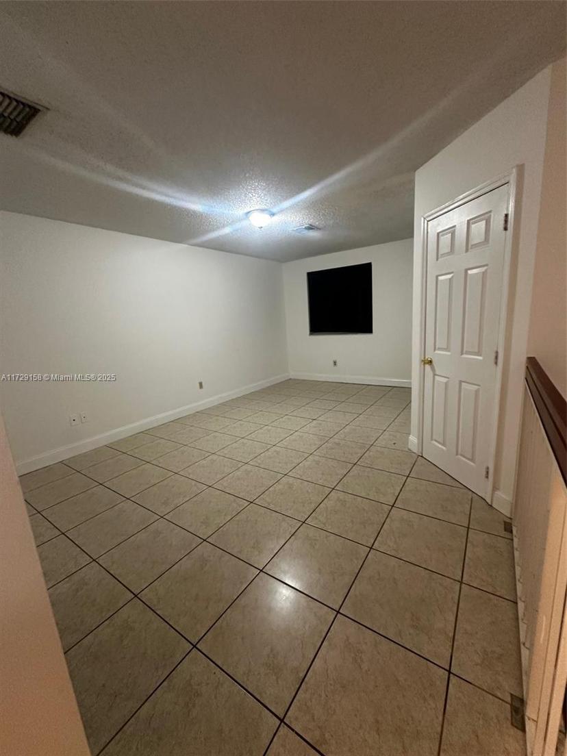 Picture of 18342 NW 68Th Ave # I, Hialeah FL 33015