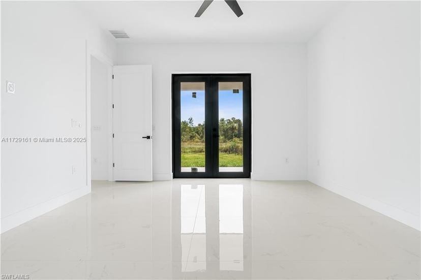 Picture of 471 Greenbriar Blvd, Lehigh Acres FL 33972