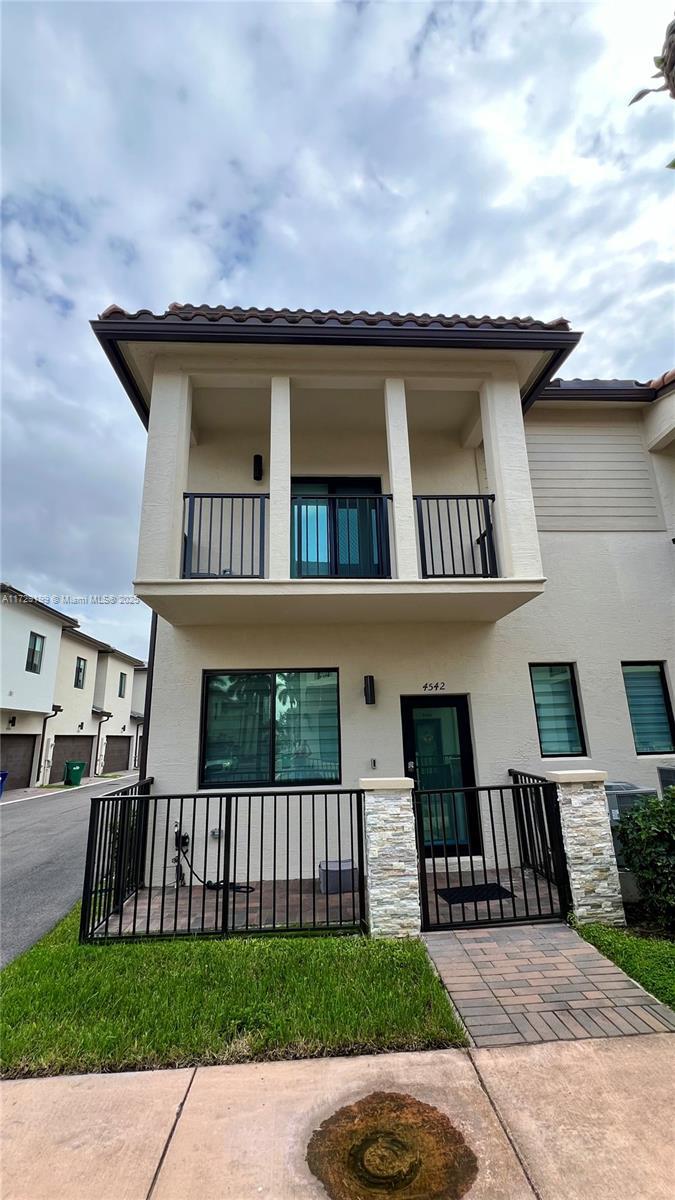 Picture of 4542 NW 83Rd Psge # 4542, Doral FL 33166