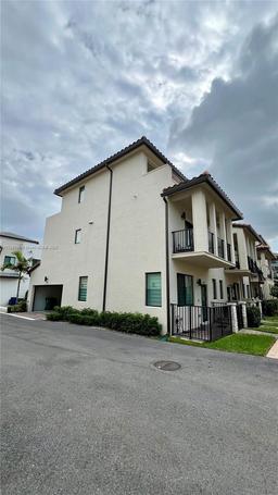 Picture of 4542 NW 83Rd Psge # 4542, Doral, FL 33166