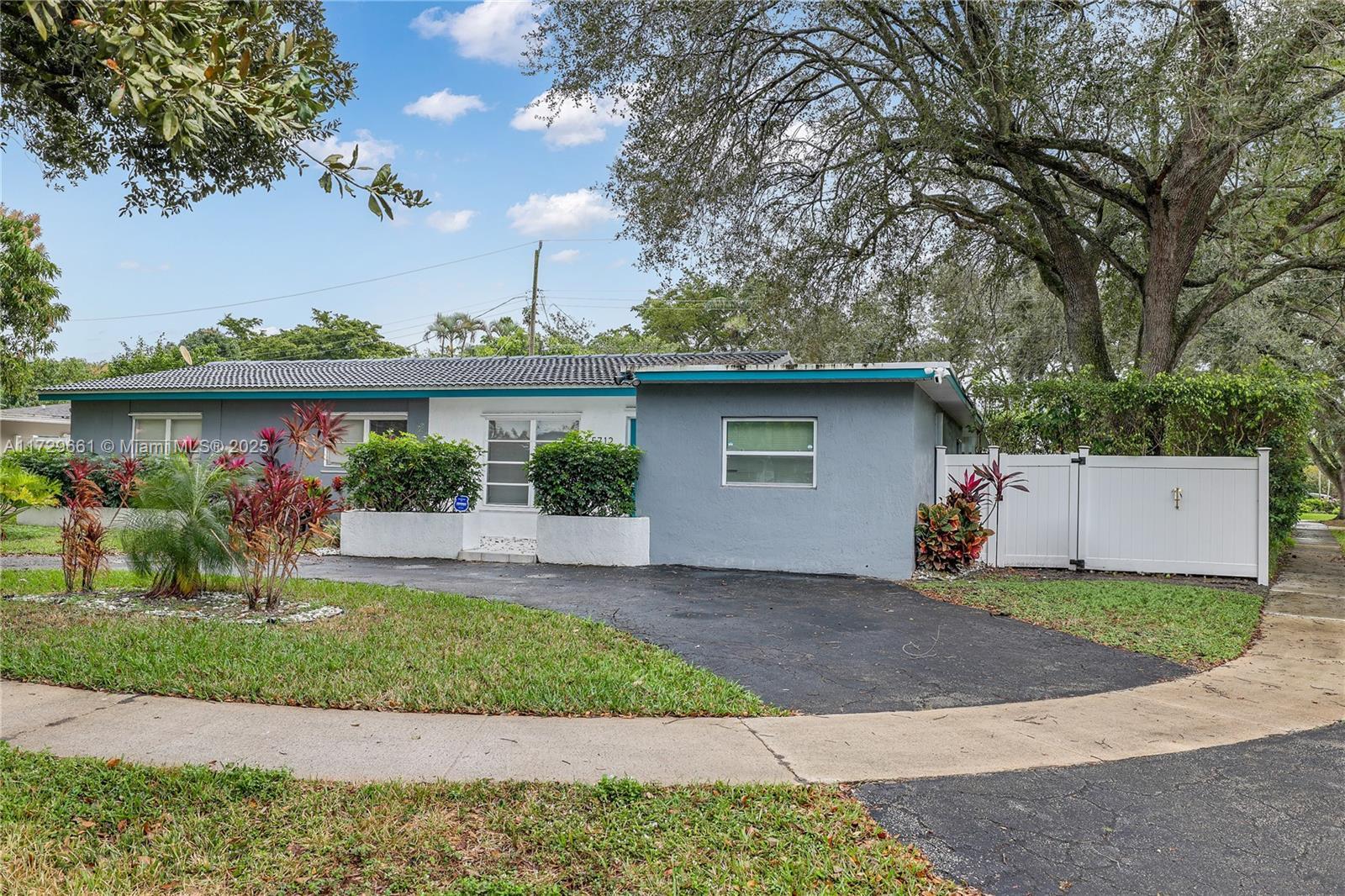 Picture of 5712 Monroe St, Hollywood, FL 33023