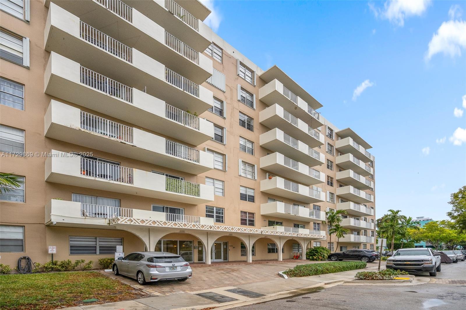 Picture of 1455 N Treasure Dr # 4D, North Bay Village, FL 33141