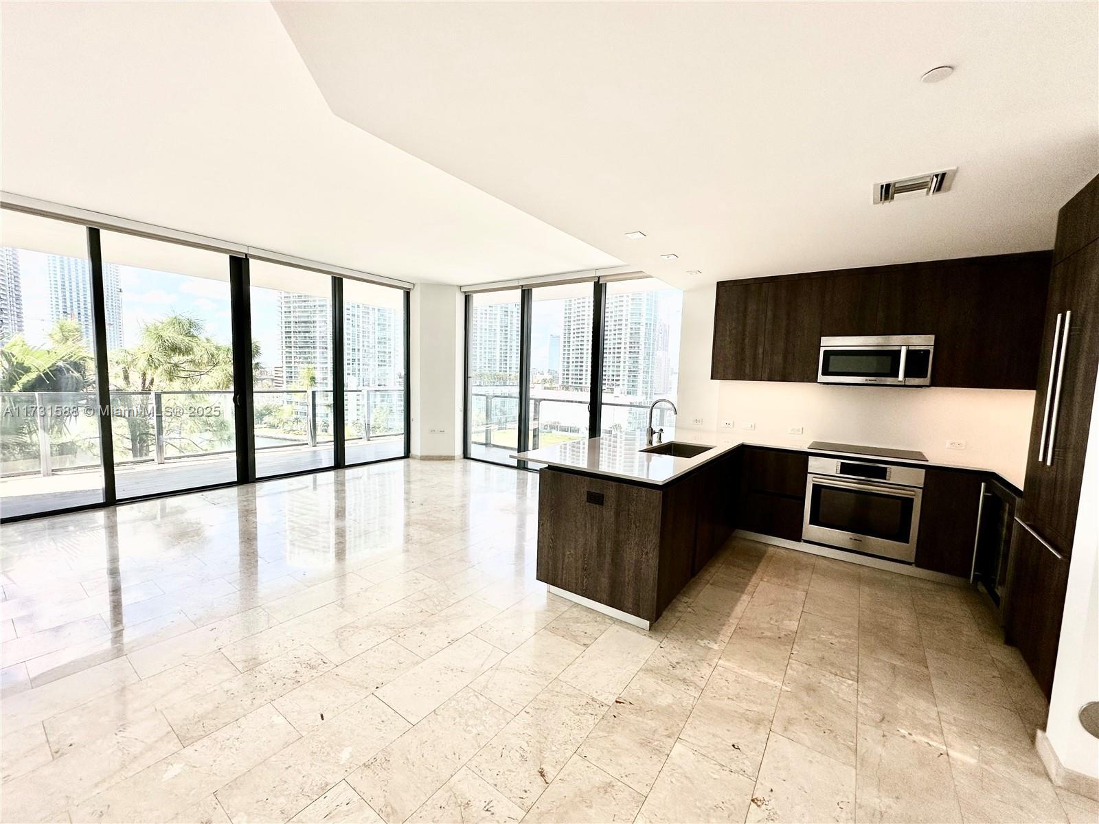 Picture of 68 SE 6Th St # 712, Miami, FL 33131