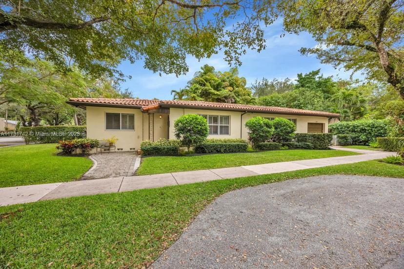 Picture of 446 Majorca Ave, Coral Gables FL 33134