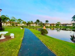 Picture of 224 Pine Hov Cir # 2, Green Acres, FL 33463