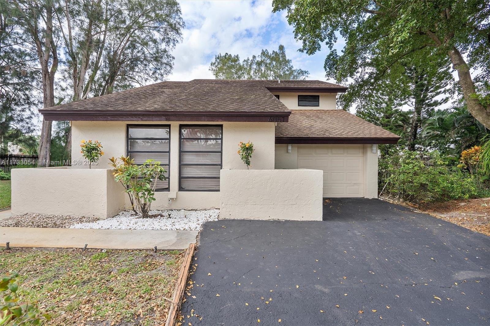 Picture of 4051 SW 84Th Ter, Davie, FL 33328