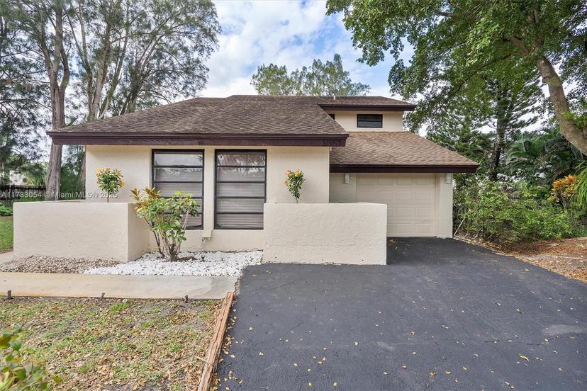 Picture of 4051 SW 84Th Ter, Davie FL 33328