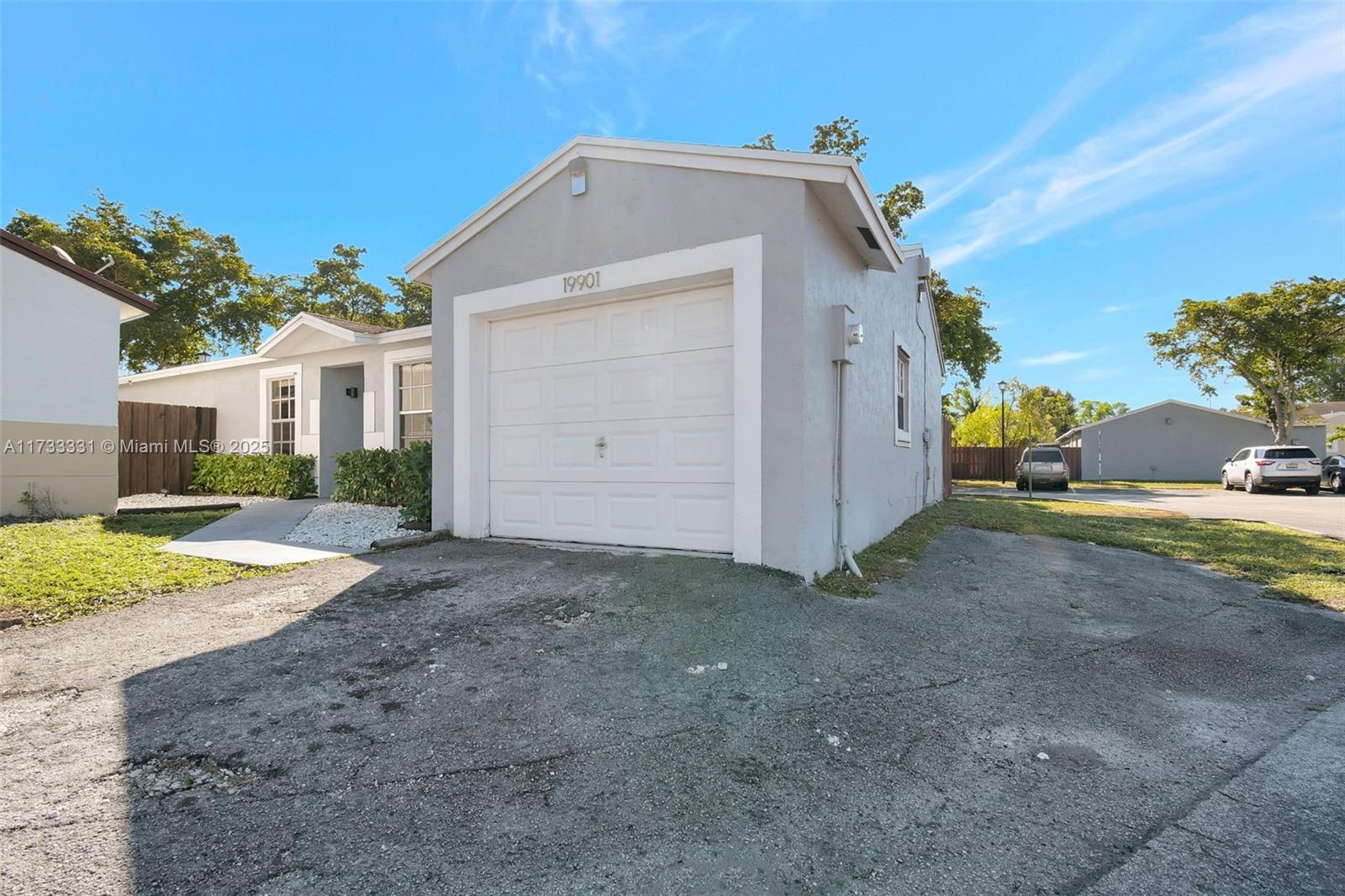 Picture of 19901 NW 67Th Cir Ct, Hialeah, FL 33015