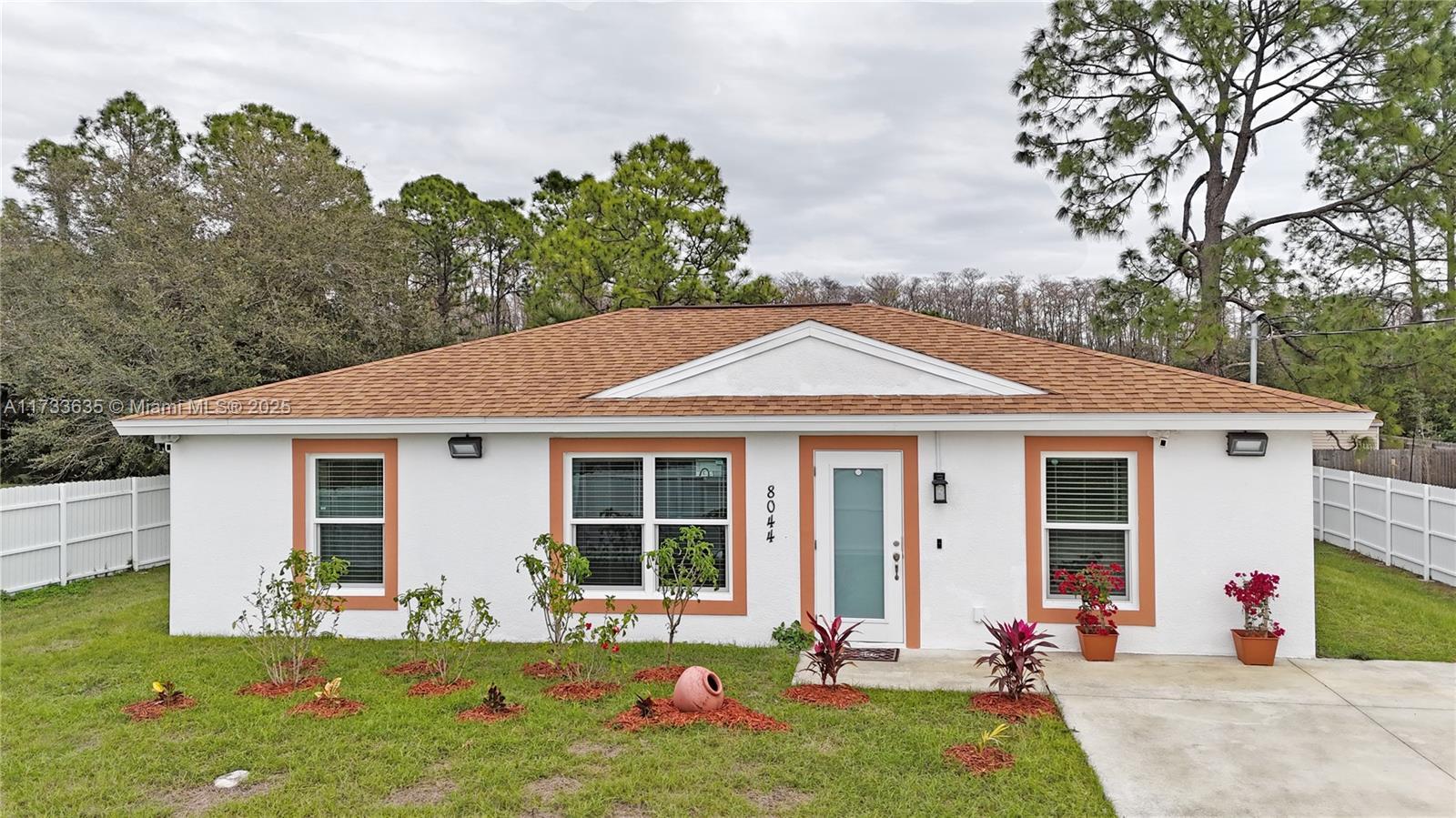 Picture of 8044 Memory Cir, La Belle, FL 33935