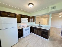 Picture of 1051 Jefferson Dr # 1051J, Homestead, FL 33034