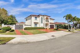 Picture of 9065 NW 174Th Ln, Hialeah, FL 33018