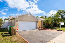 Picture of 3970 SW 72Nd Way, Davie, FL 33314